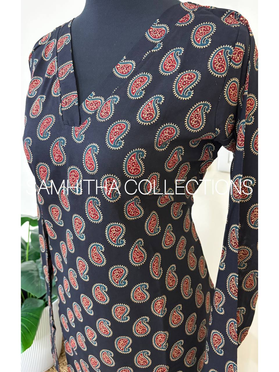 SC3155 - Paisley Print Pure Cotton Kurti with Chudi Sleeves, Black colour