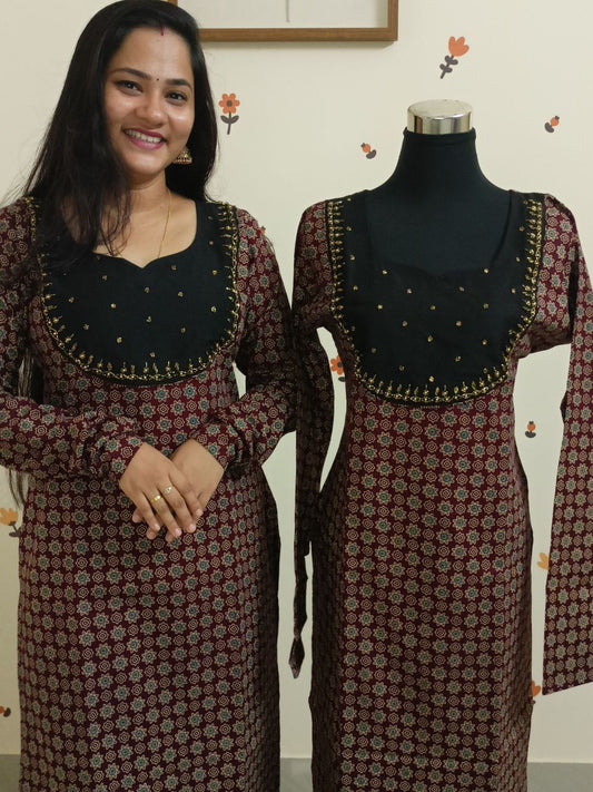 SC2943 - Cotton Chudi sleeves kurtis, Ajrakh inspired print, Slubsilk Yoke with handwork, Purplish Maroon shade