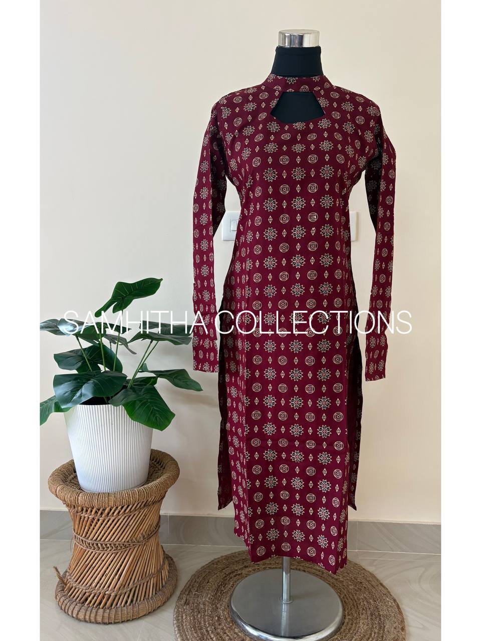SC3065 - Comfy Cotton Kurti with Mandarin Collar & Keyhole Neckline, Purplish Maroon colour