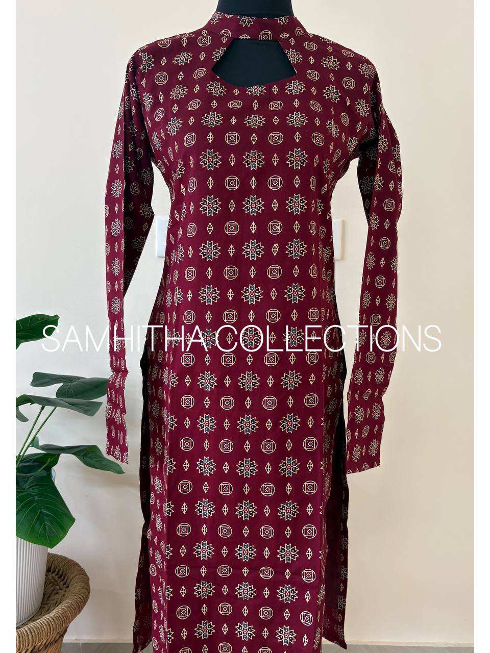 SC3065 - Comfy Cotton Kurti with Mandarin Collar & Keyhole Neckline, Purplish Maroon colour